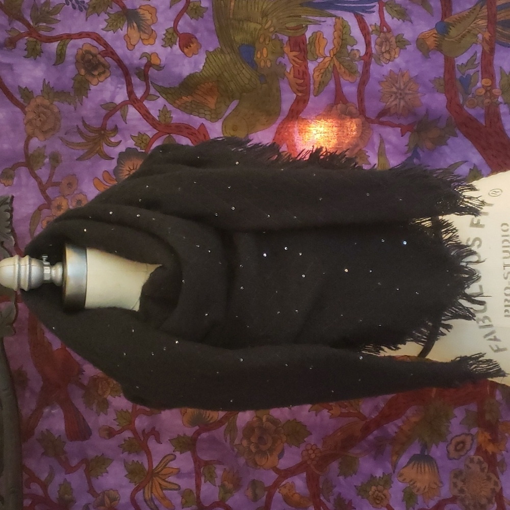 Nwot blanket scarf black with sparkles